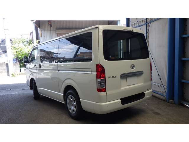 Toyota Hiace Van 11