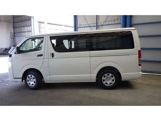 Toyota Hiace Van 4