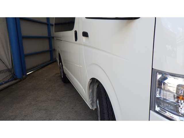 Toyota Hiace Van 9