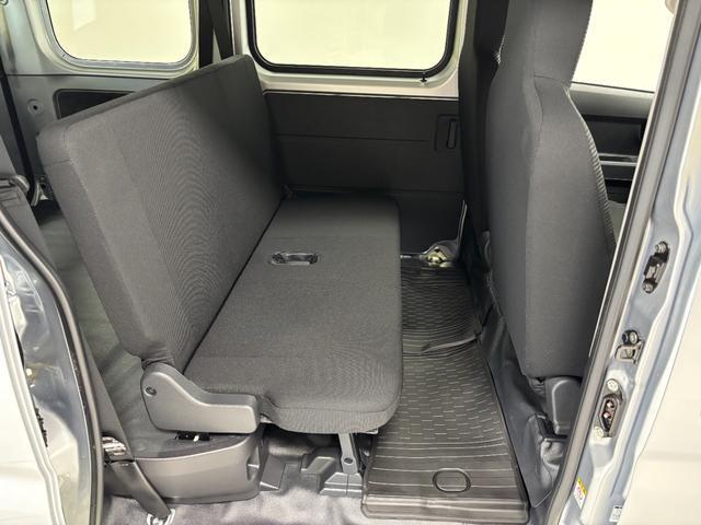 Daihatsu Hijet Cargo 7