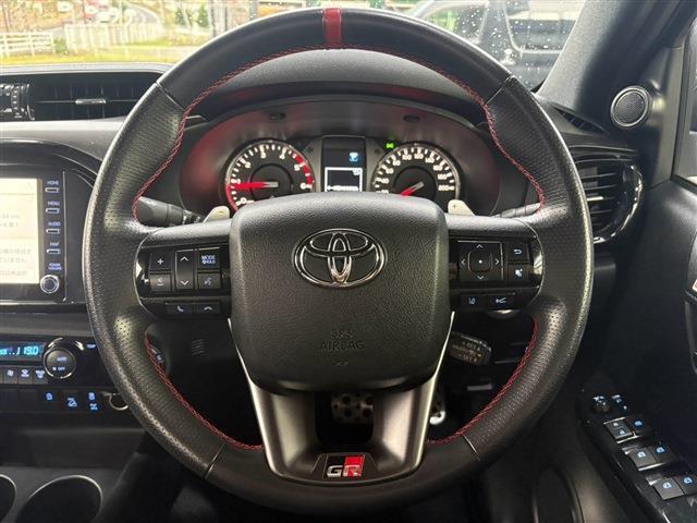 Toyota Hilux 9
