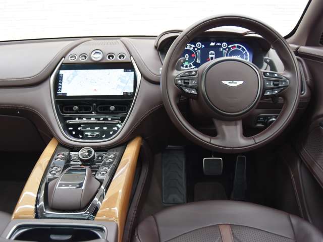 Aston Martin DBX 12