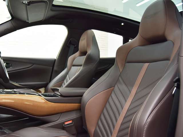 Aston Martin DBX 9
