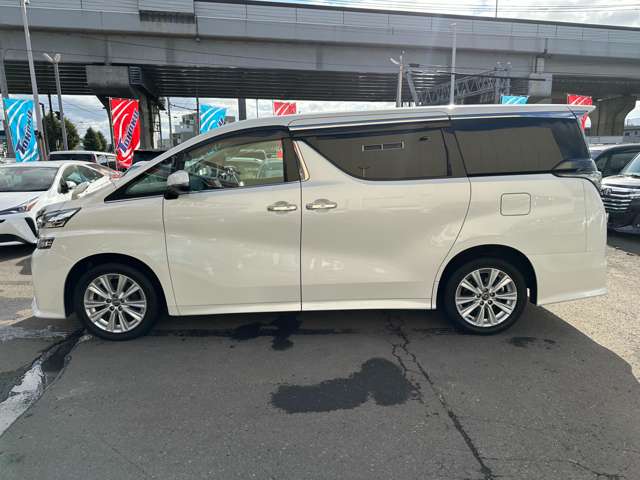 Toyota Vellfire 3