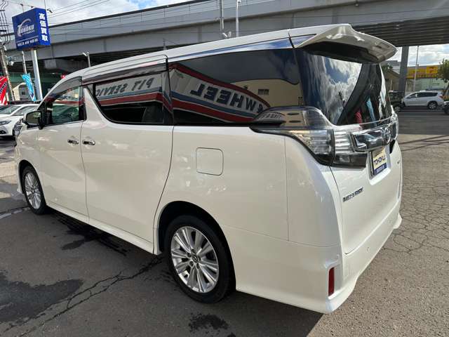 Toyota Vellfire 4