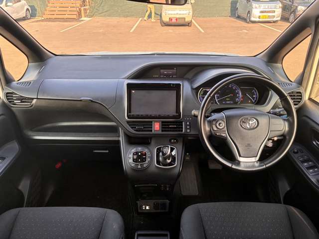 Toyota Voxy 8