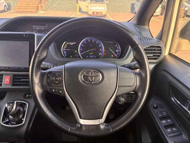 Toyota Voxy 9