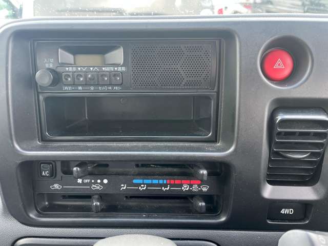 Daihatsu Hijet Cargo 4