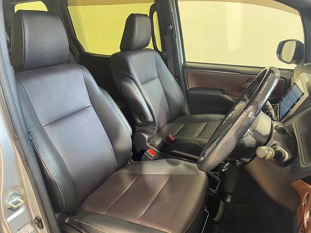 Toyota Esquire 10