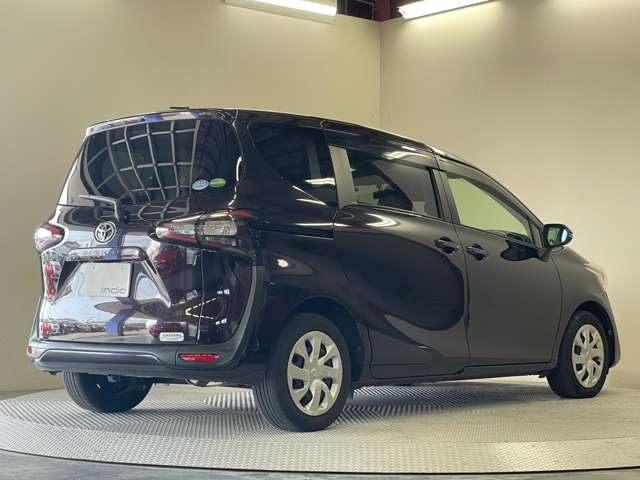 Toyota Sienta 12