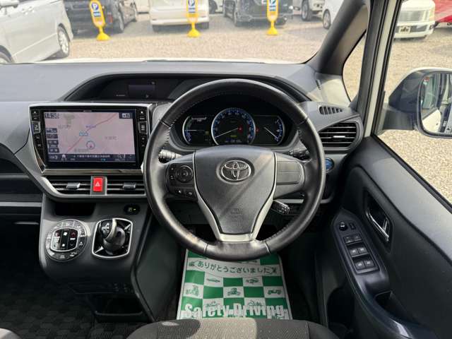 Toyota Voxy 3