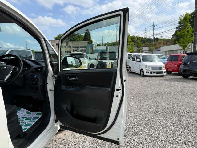 Toyota Voxy 5