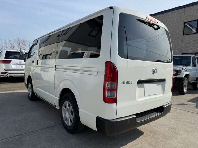 Toyota Hiace Van 11