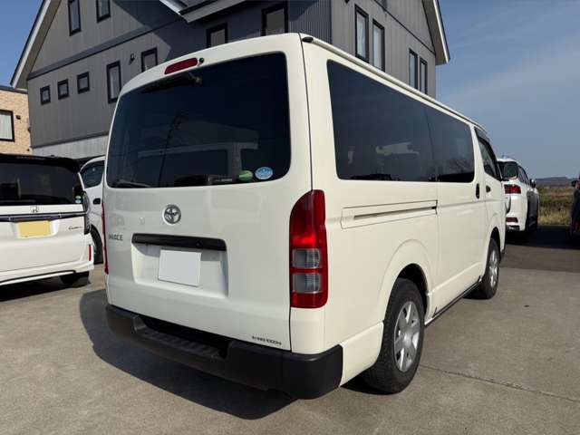 Toyota Hiace Van 9