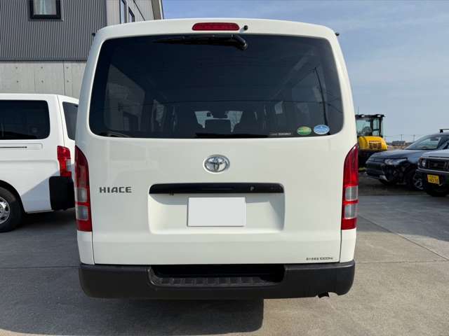 Toyota Hiace Van 10