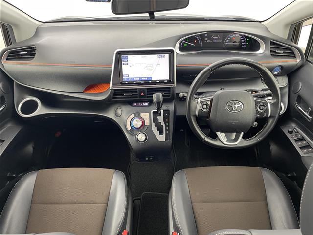 Toyota Sienta 6