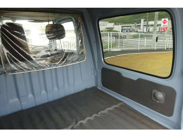 Daihatsu Midget II 11
