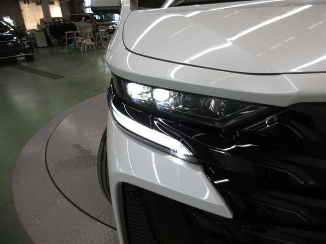 Toyota Vellfire 4
