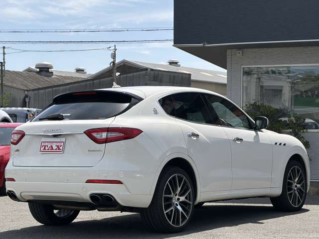 Maserati Levante 12