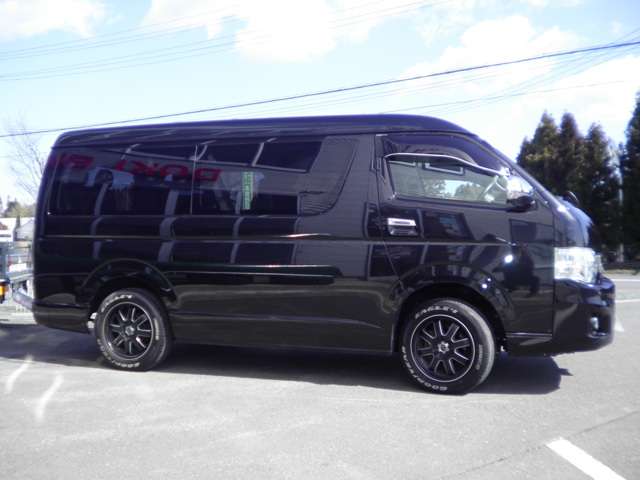 Toyota Hiace 4