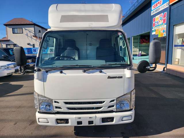 Isuzu Elf Van 5
