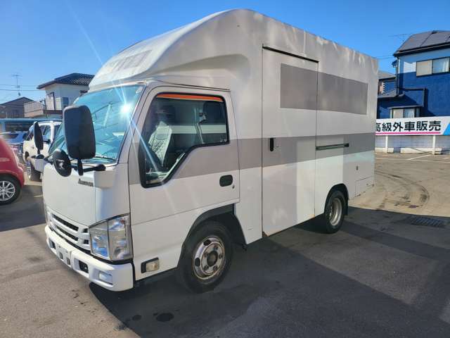 Isuzu Elf Van 6
