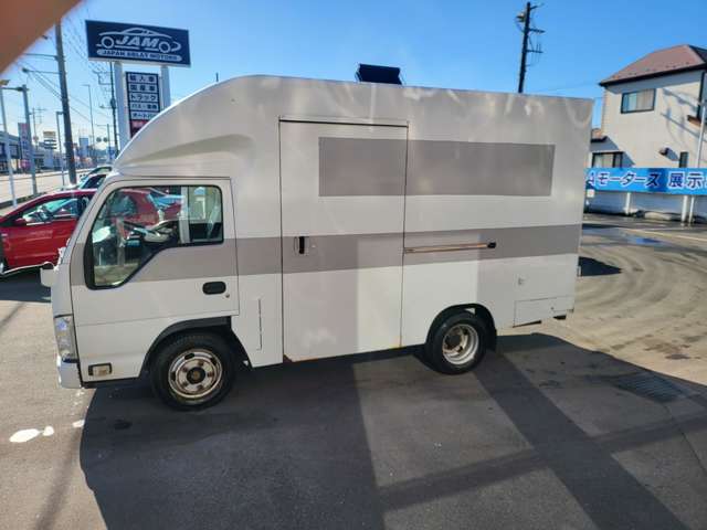 Isuzu Elf Van 7