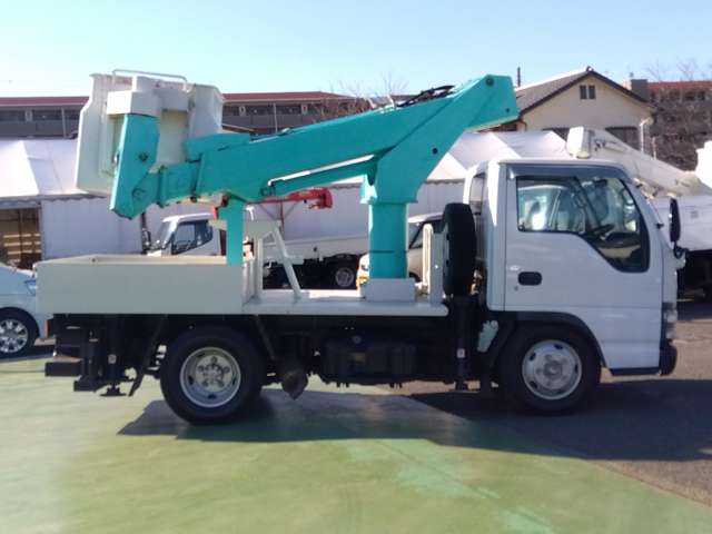 Isuzu Elf 4