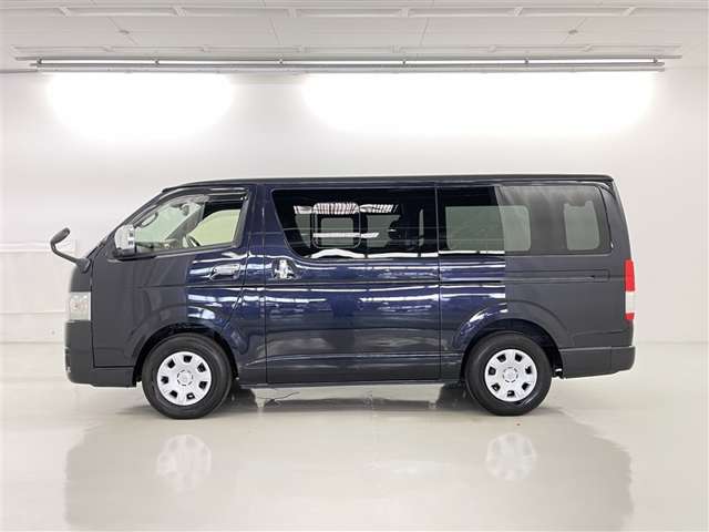 Toyota Hiace Van 4