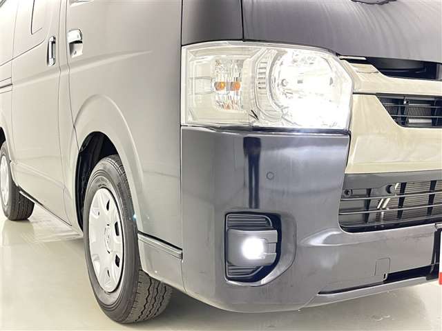 Toyota Hiace Van 7