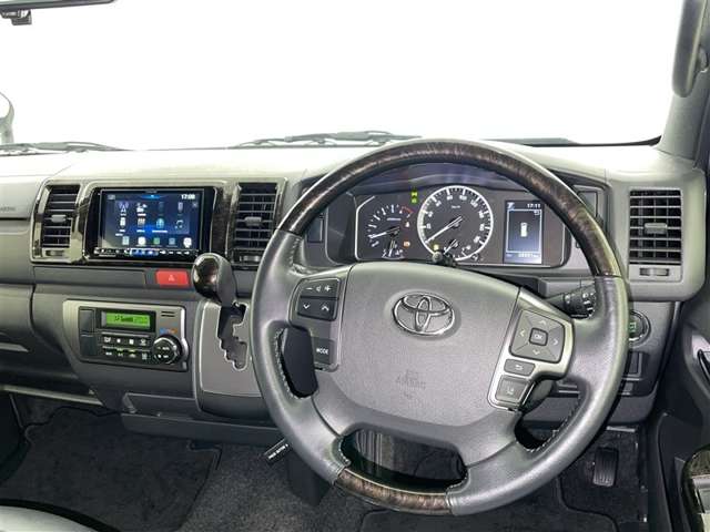 Toyota Hiace Van 8