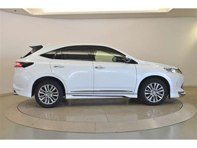 Toyota Harrier 4