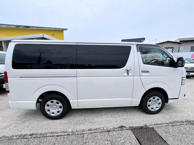 Toyota Hiace Van 4