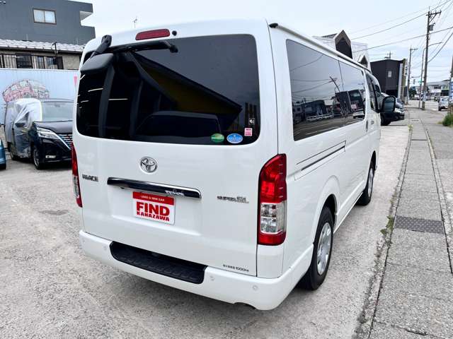 Toyota Hiace Van 5