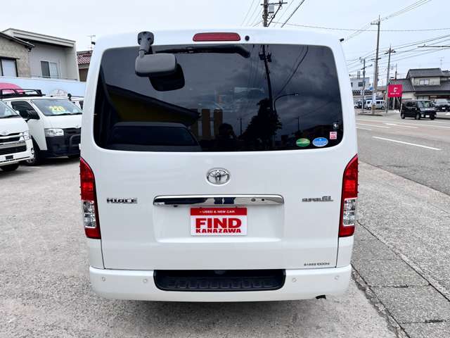 Toyota Hiace Van 6