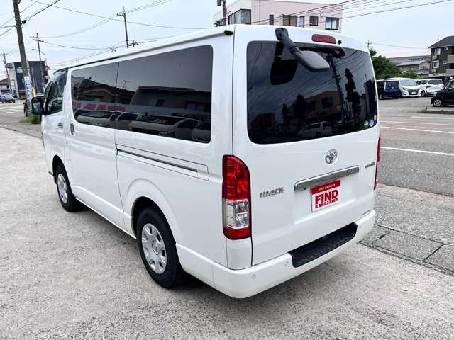 Toyota Hiace Van 7