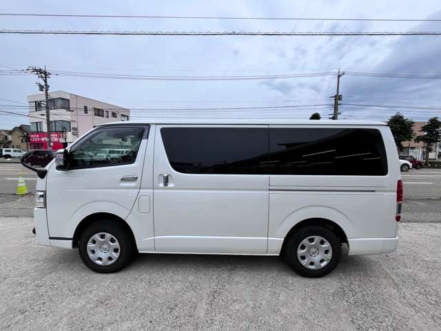 Toyota Hiace Van 8