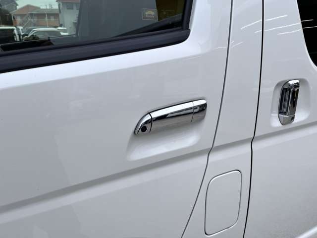 Toyota Hiace Van 9