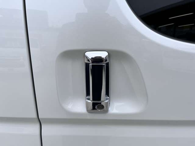 Toyota Hiace Van 10
