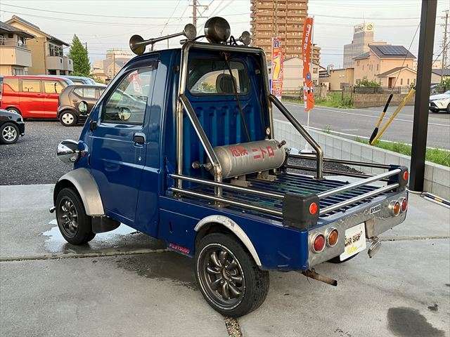 Daihatsu Midget II 7