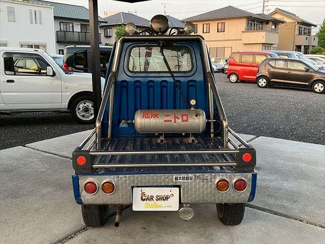 Daihatsu Midget II 8
