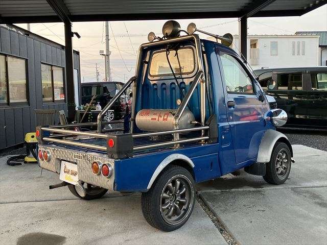 Daihatsu Midget II 9