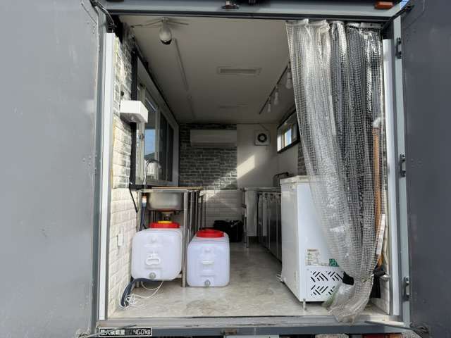 Isuzu Elf 7