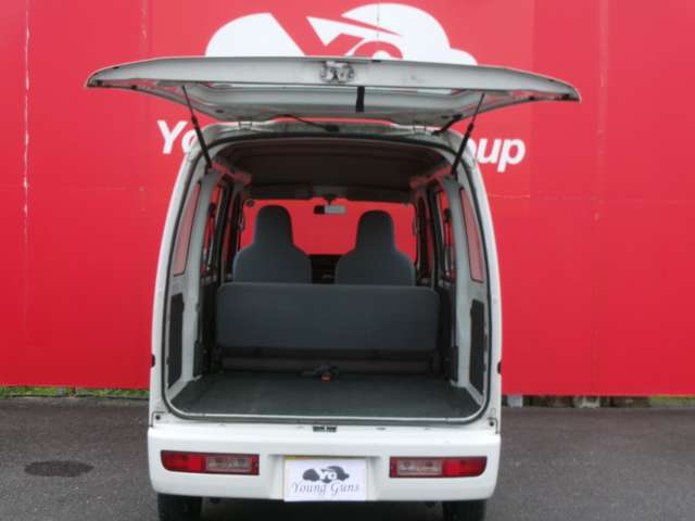 Daihatsu Hijet Cargo 3