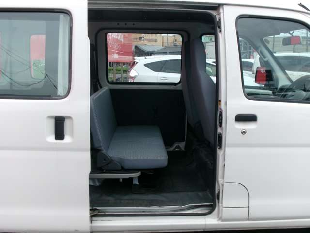 Daihatsu Hijet Cargo 9