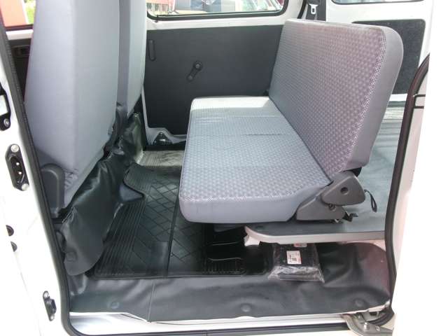 Daihatsu Hijet Cargo 10