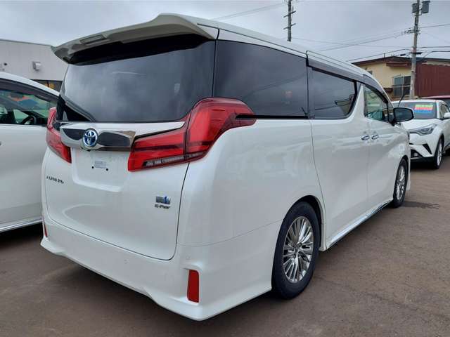 Toyota Alphard 4