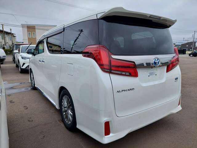 Toyota Alphard 5