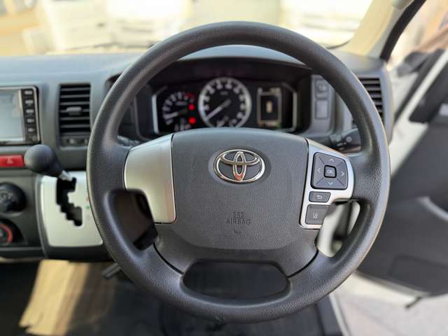 Toyota Hiace Van 11