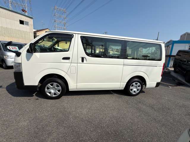 Toyota Hiace Van 4
